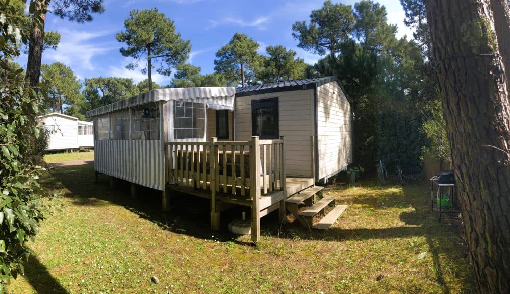 Salon et terrasse du mobil-home Mobil-home CB473 au camping Bonne Anse Plage, La Palmyre