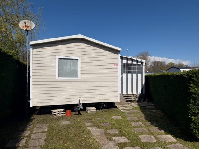 Salon et terrasse du mobil-home RAPIDHOME BORA BORA au camping Les Charmettes, La Palmyre